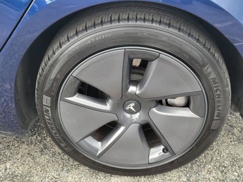 Used 2023 Tesla Model 3 Standard Range image 7