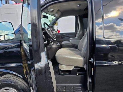 Used 2023 GMC Savana 3500 Extended w/ Driver Convenience Package image 18