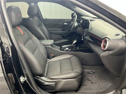 Used 2024 Chevrolet Trax RS w/ Sunroof Package image 22