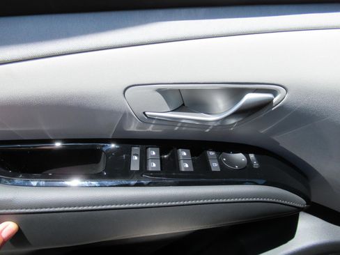 Used 2025 Hyundai Tucson Limited FWD image 20