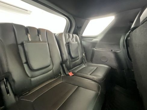 Used 2016 Ford Explorer XLT w/ Equipment Group 202A image 9