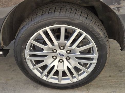 Used 2024 Ford Expedition Limited image 11