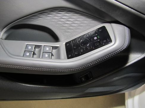 Used 2025 Audi A5 2.0T Premium image 11