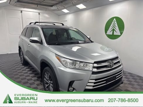 Used 2019 Toyota Highlander XLE w/ Carpet Mat Package (TMS) image 1