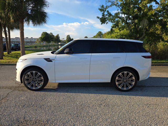 Used 2025 Land Rover Range Rover Sport Dynamic SE AWD/4WD image 2