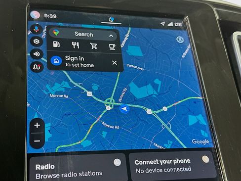 Used 2023 Volvo XC40 B5 Core w/ Protection Package Premier image 22