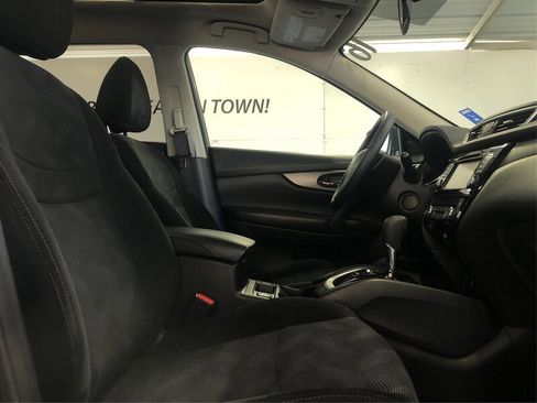 Used 2016 Nissan Rogue SV w/ SV Premium Package FWD image 9