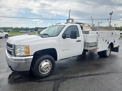 Used 2012 Chevrolet Silverado 3500 W/T RWD image 2
