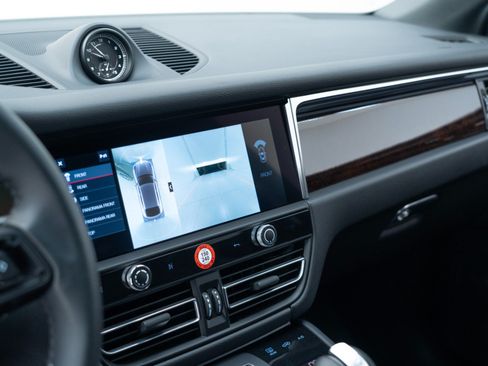 Certified 2026 Porsche Macan AWD/4WD image 25