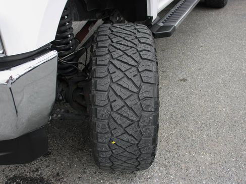 Used 2019 Ford F250 Lariat w/ Chrome Package image 45