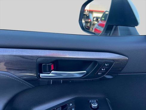 Certified 2025 Toyota Highlander Limited image 18