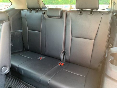 Used 2023 Toyota Highlander Platinum FWD image 18