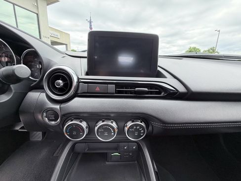 Used 2021 MAZDA MX-5 Miata Grand Touring RWD image 17