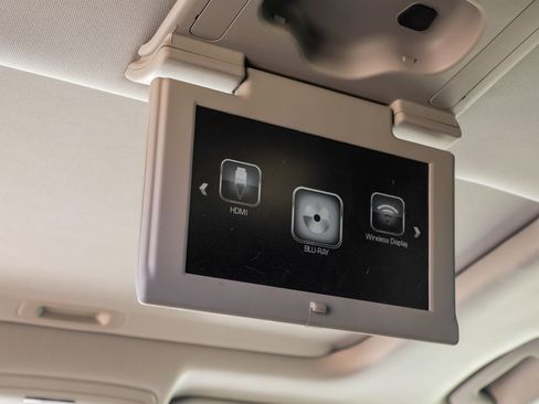 Used 2020 Chevrolet Suburban LT image 47