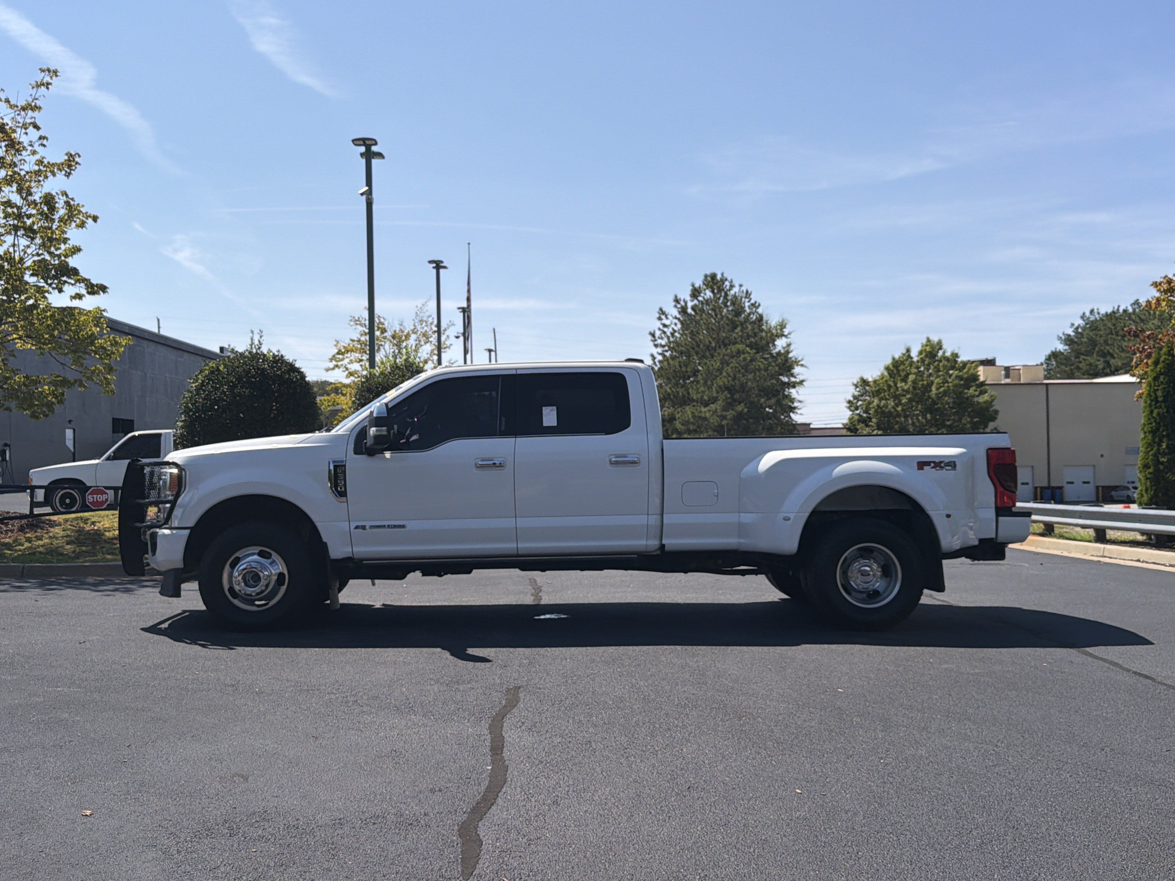 Used 2022 Ford F350 Platinum w/ FX4 Off-Road Package AWD/4WD image 9