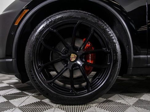 Used 2024 Porsche Macan 4 Electric image 39