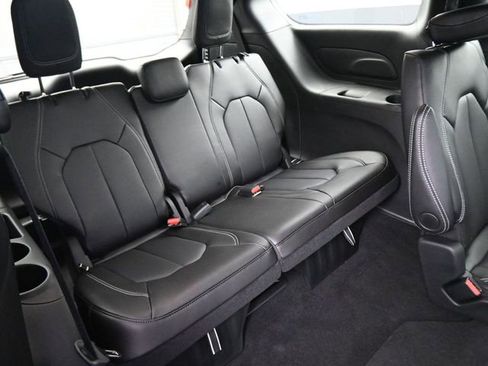 New 2026 Chrysler Pacifica Select image 23