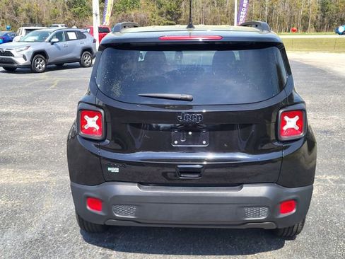 Used 2023 Jeep Renegade Latitude image 3