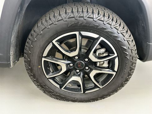 Used 2025 Jeep Compass Trailhawk AWD/4WD image 11