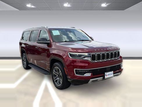 Used 2024 Jeep Wagoneer L Series II w/ Flexible Seating Group RWD image 7