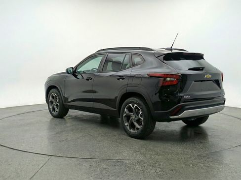 Used 2025 Chevrolet Trax LT image 6