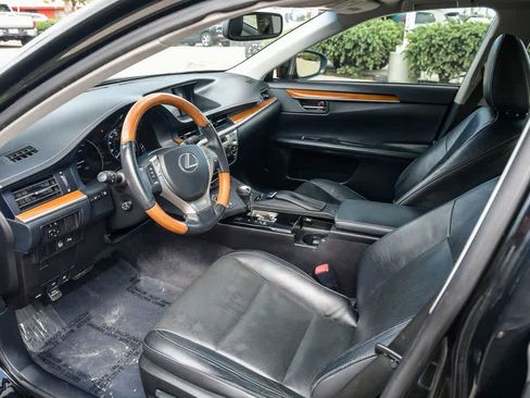Used 2014 Lexus ES 300h w/ Luxury Package w/Bamboo Trim FWD image 16