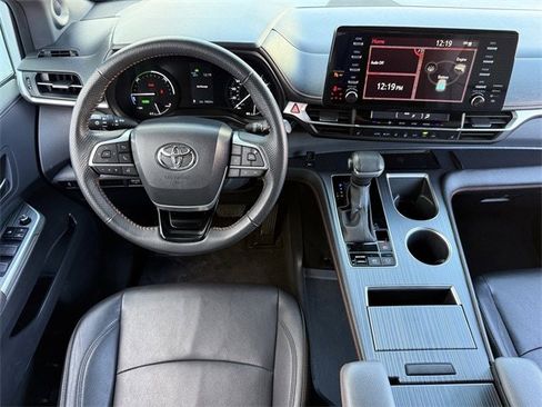 Used 2023 Toyota Sienna XSE w/ XSE Plus Package image 12