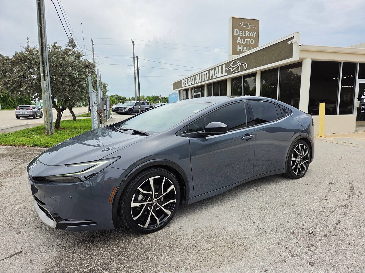 Used 2024 Toyota Prius Prime FWD image 1