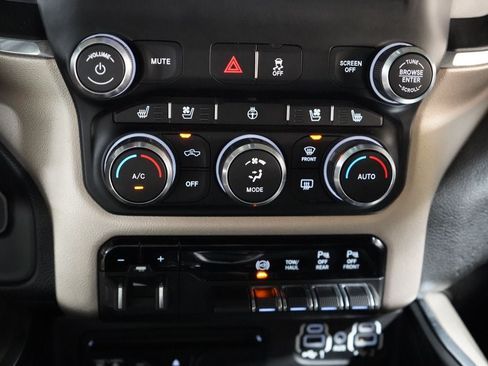 Used 2019 RAM 2500 Laramie w/ Night Edition AWD/4WD image 16