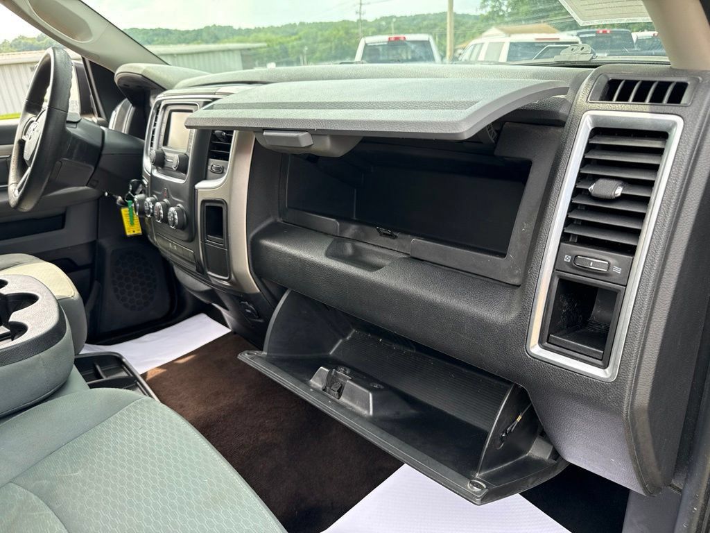 Used 2017 RAM 1500 Classic SLT AWD/4WD image 38