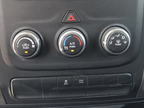 Used 2014 RAM 1500 Express RWD image 22