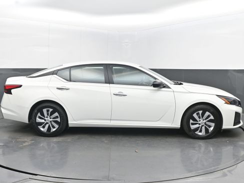 Used 2024 Nissan Altima 2.5 S image 10