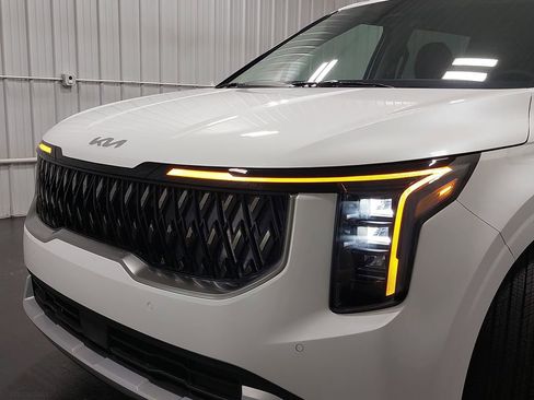 New 2026 Kia Carnival FWD image 33