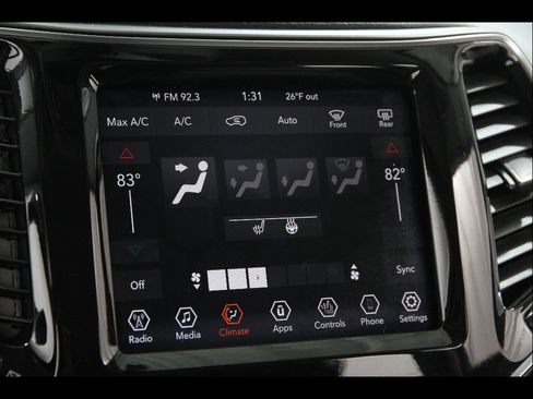 Used 2019 Jeep Cherokee Limited image 11