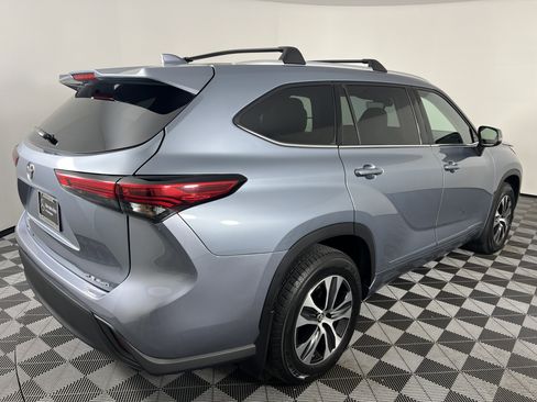 Used 2022 Toyota Highlander XLE image 13