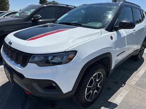 Used 2024 Jeep Compass Trailhawk AWD/4WD image 2