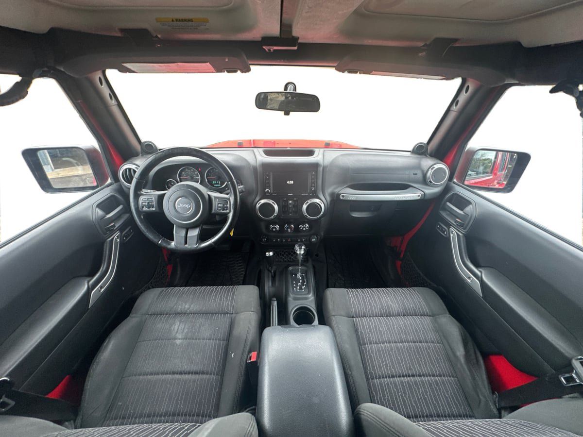 Used 2012 Jeep Wrangler Unlimited Sahara w/ Connectivity Group AWD/4WD image 11
