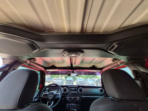 Used 2018 Jeep Wrangler Unlimited Sahara AWD/4WD image 14