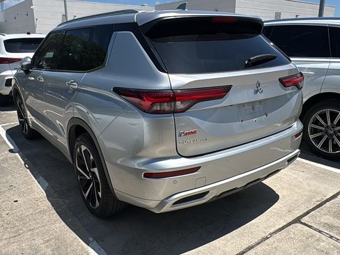 Used 2023 Mitsubishi Outlander SEL FWD image 3