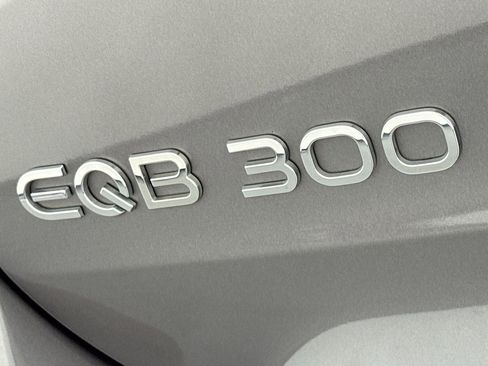 Used 2023 Mercedes-Benz EQB 300 4MATIC image 10