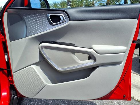 Certified 2025 Kia Soul LX w/ LX Technology Package FWD image 22