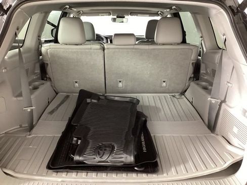 Used 2018 Toyota Highlander XLE AWD/4WD image 29