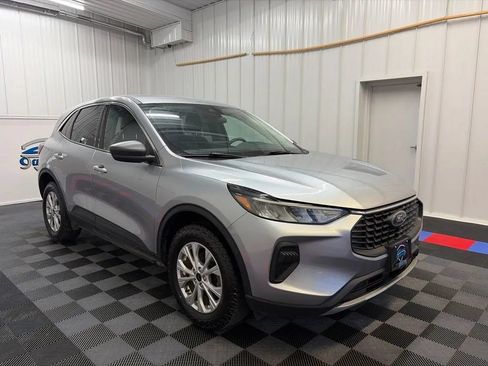 Used 2023 Ford Escape Active AWD/4WD image 3