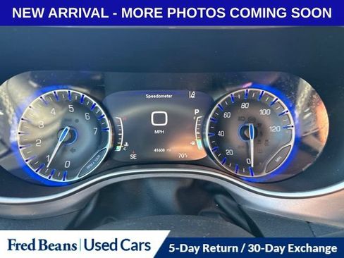 Used 2023 Chrysler Pacifica Touring-L w/ S Appearance Package AWD/4WD image 13