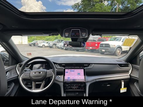 New 2025 Jeep Grand Cherokee L Limited w/ Trailer Tow Package image 15