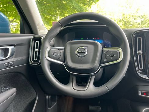 Certified 2025 Volvo XC40 B5 Core AWD/4WD image 25