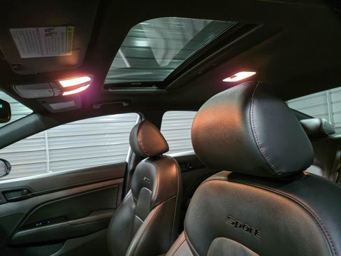 Used 2018 Hyundai Elantra Sport image 18