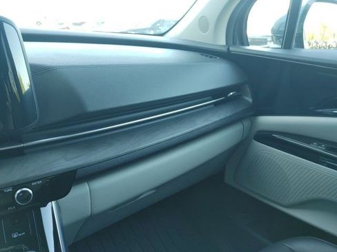 Used 2024 Kia Carnival EX image 20