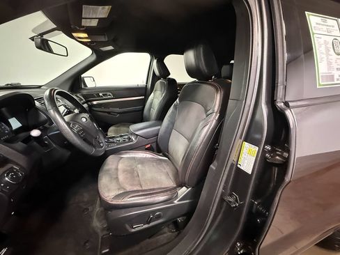 Used 2018 Ford Explorer XLT w/ Equipment Group 202A AWD/4WD image 12