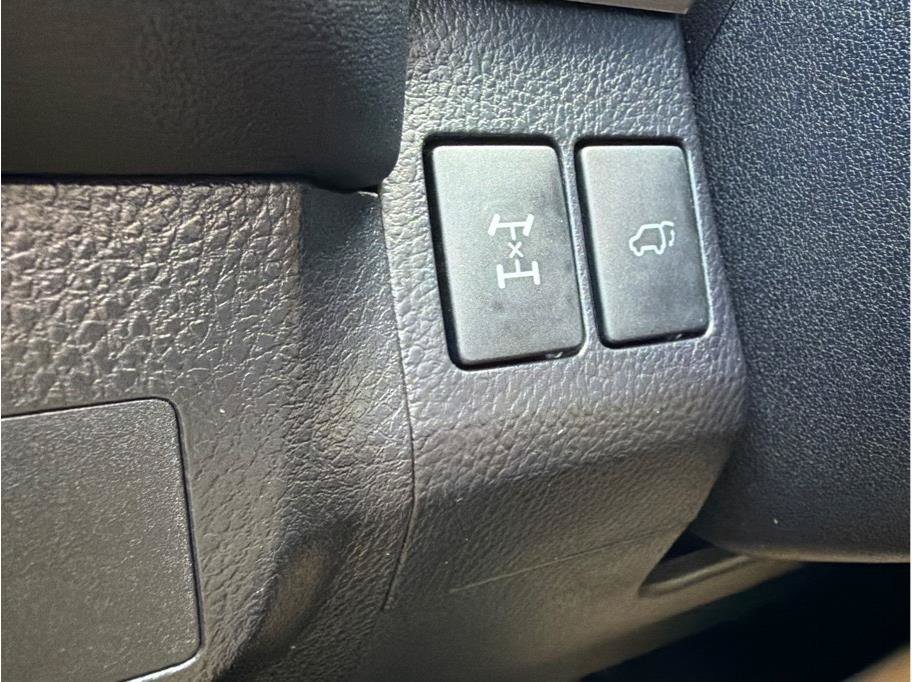 Used 2015 Toyota RAV4 Limited AWD/4WD image 25